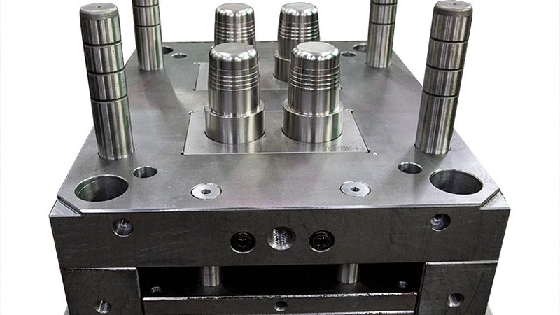 H13模具钢与D2钢：性能对比与选型考量